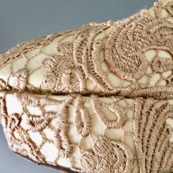 Report Signature Cream Lace embroidery Platform heel size 7.5 - Picture 12 of 12